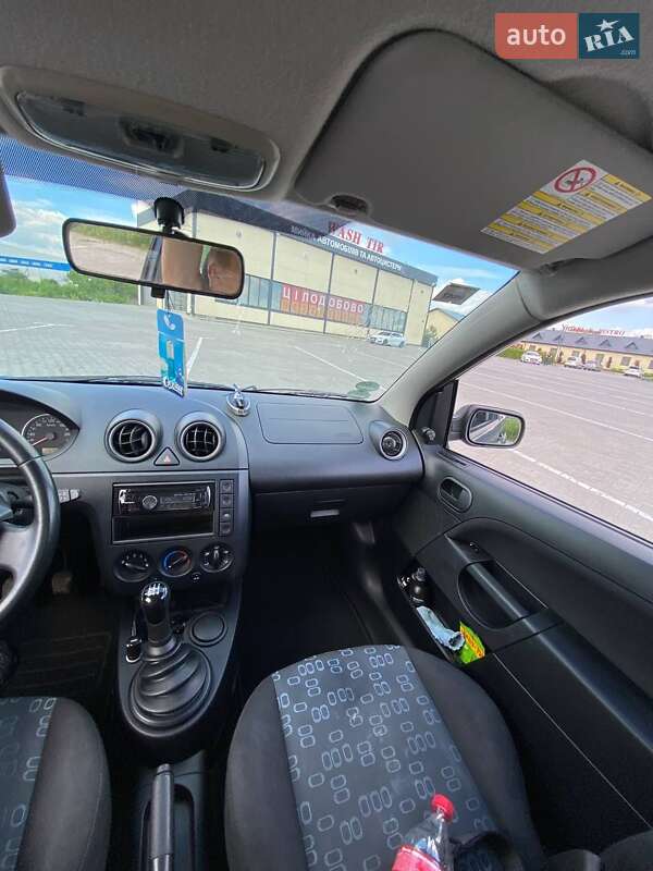 Хэтчбек Ford Fiesta 2004 в Виннице
