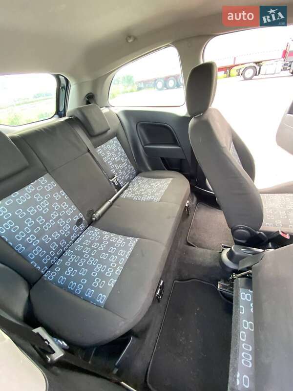 Хэтчбек Ford Fiesta 2004 в Виннице