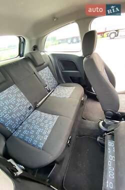 Хэтчбек Ford Fiesta 2004 в 