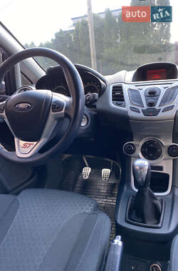Хэтчбек Ford Fiesta 2010 в 
