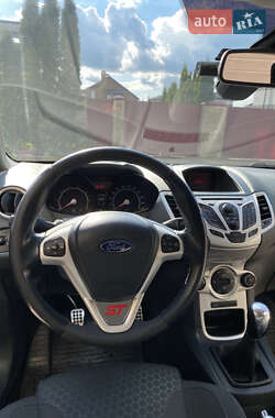 Хэтчбек Ford Fiesta 2010 в 