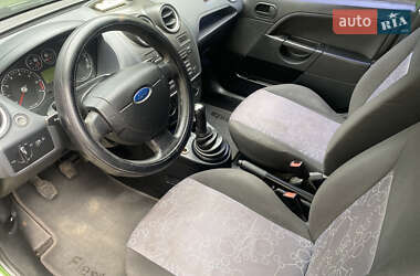 Хетчбек Ford Fiesta 2006 в 