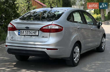 Седан Ford Fiesta 2015 в 