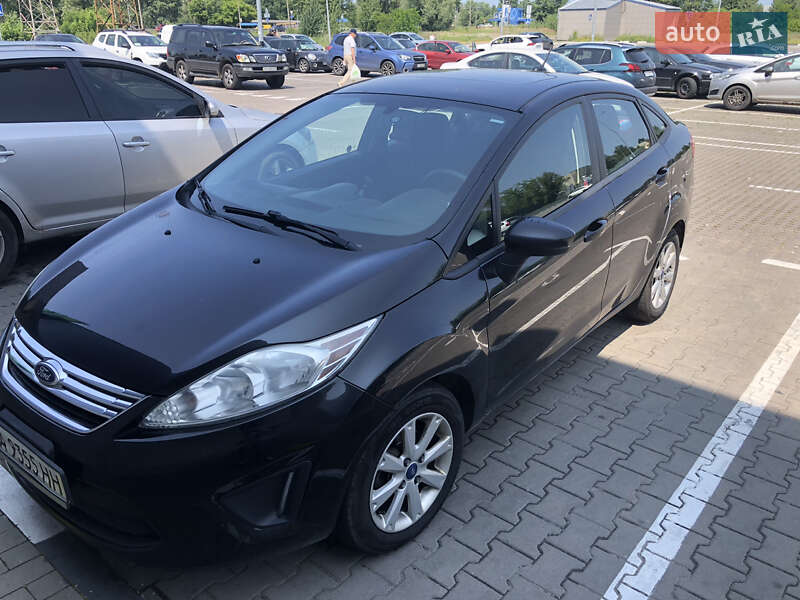 Седан Ford Fiesta 2012 в 