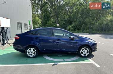 Седан Ford Fiesta 2016 в 