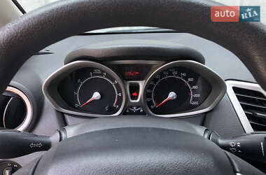 Седан Ford Fiesta 2012 в 