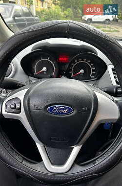 Хэтчбек Ford Fiesta 2011 в 