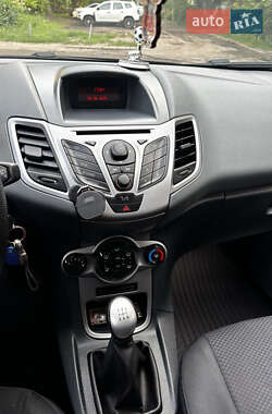 Хэтчбек Ford Fiesta 2011 в 