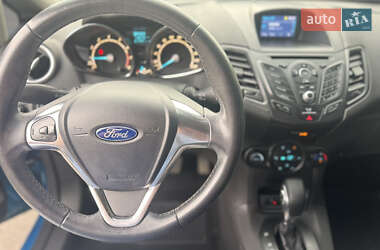 Хетчбек Ford Fiesta 2016 в 