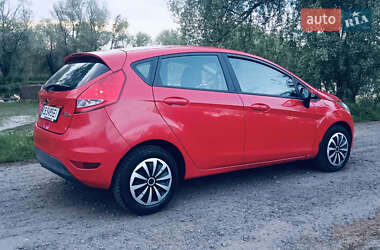 Хэтчбек Ford Fiesta 2010 в 