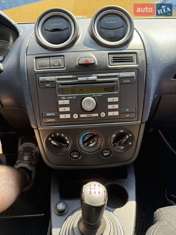 Хэтчбек Ford Fiesta 2007 в 