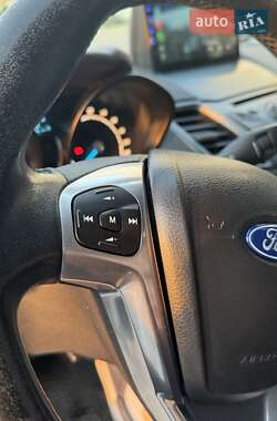 Хэтчбек Ford Fiesta 2012 в 