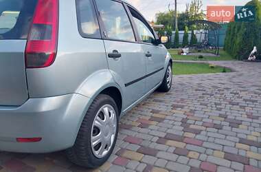 Хэтчбек Ford Fiesta 2004 в 