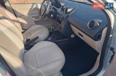 Хэтчбек Ford Fiesta 2004 в 