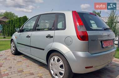 Хэтчбек Ford Fiesta 2004 в 