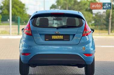 Хэтчбек Ford Fiesta 2011 в 