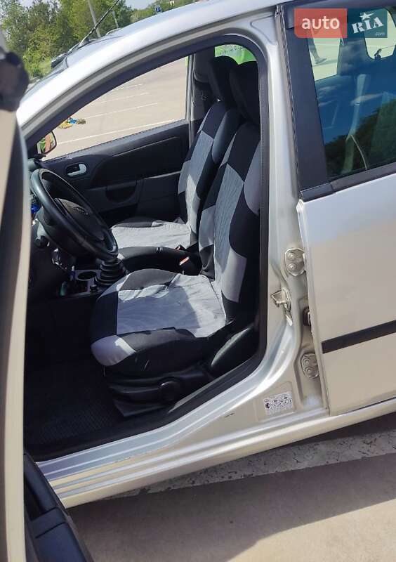 Хэтчбек Ford Fiesta 2004 в Днепре