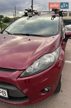 Хэтчбек Ford Fiesta 2011 в 