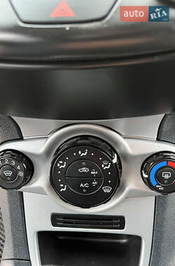 Хэтчбек Ford Fiesta 2011 в 