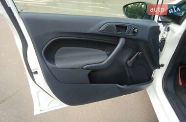 Хэтчбек Ford Fiesta 2012 в 