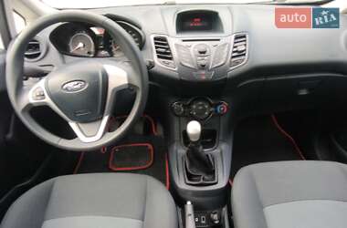 Хэтчбек Ford Fiesta 2012 в 