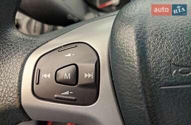 Хэтчбек Ford Fiesta 2012 в 