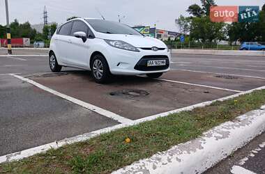 Хэтчбек Ford Fiesta 2012 в 