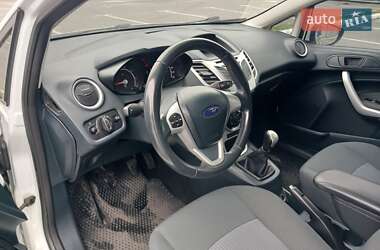 Хэтчбек Ford Fiesta 2012 в 