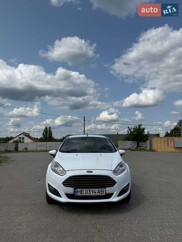 Хэтчбек Ford Fiesta 2013 в 