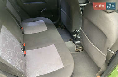 Хэтчбек Ford Fiesta 2006 в 