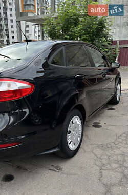 Седан Ford Fiesta 2013 в 