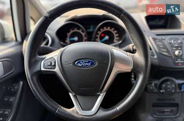 Хэтчбек Ford Fiesta 2016 в 