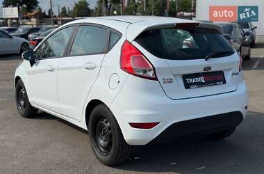 Хэтчбек Ford Fiesta 2016 в 