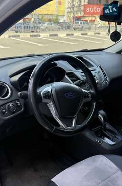 Хэтчбек Ford Fiesta 2013 в 