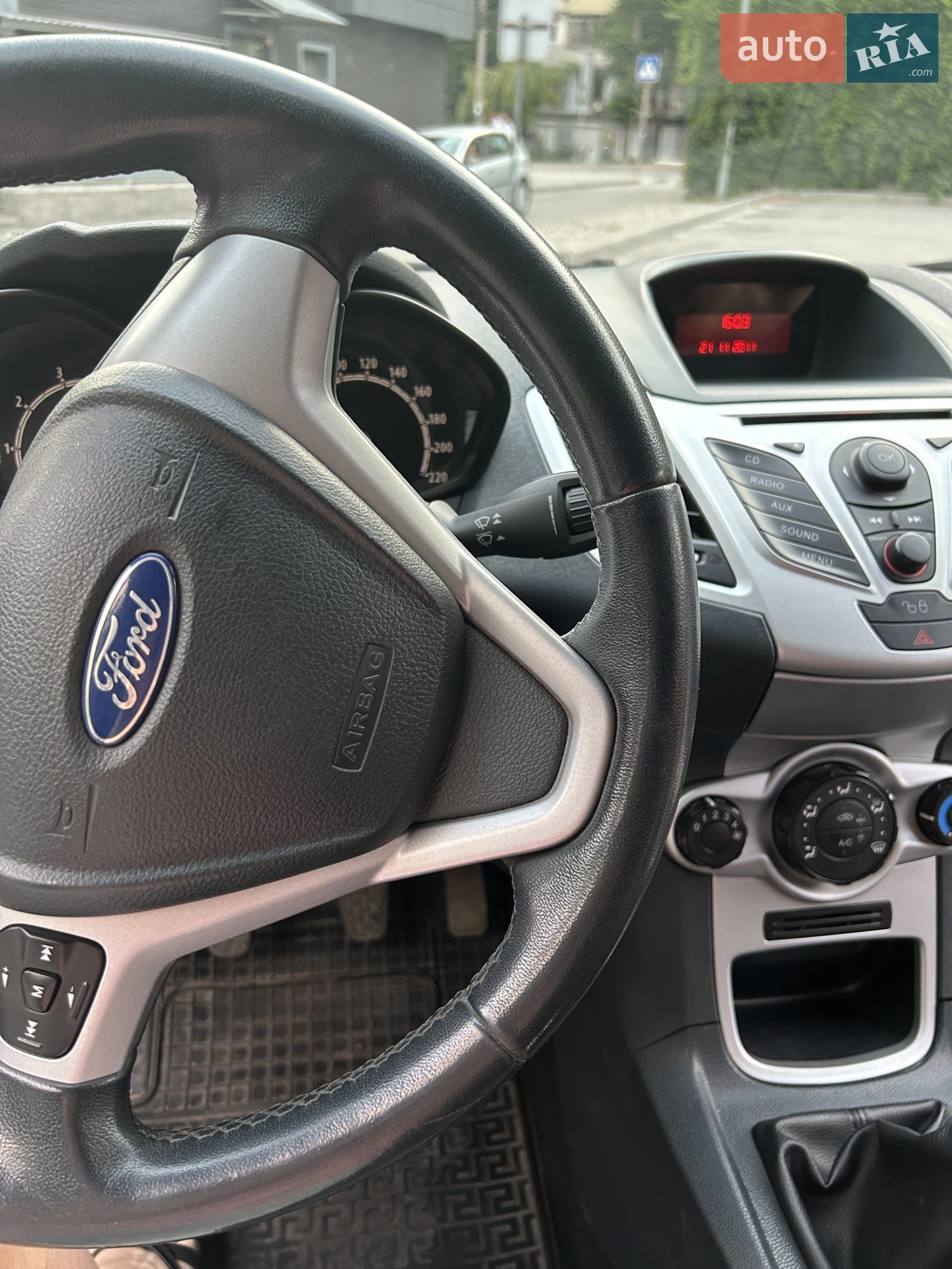 2011 Ford Fiesta - мініатюра 10