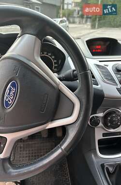 Хэтчбек Ford Fiesta 2011 в 