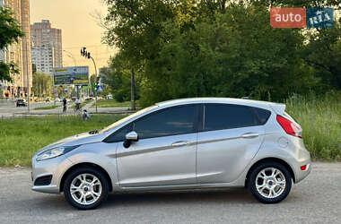 Хэтчбек Ford Fiesta 2018 в 