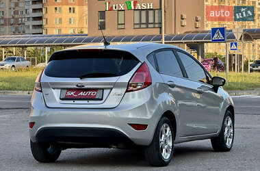 Хэтчбек Ford Fiesta 2018 в 