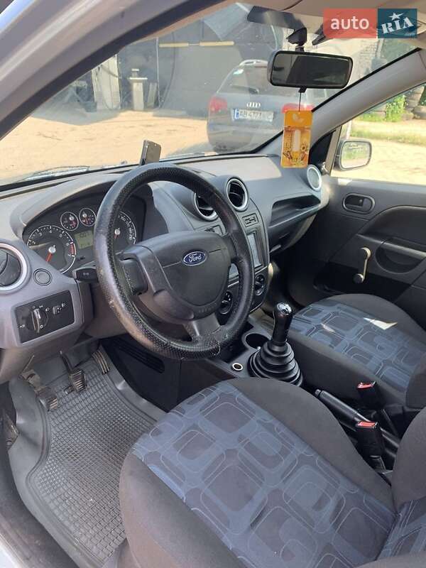 Хэтчбек Ford Fiesta 2005 в Киеве