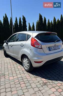 Хэтчбек Ford Fiesta 2015 в 