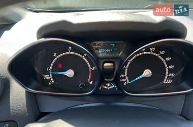 Хэтчбек Ford Fiesta 2015 в 