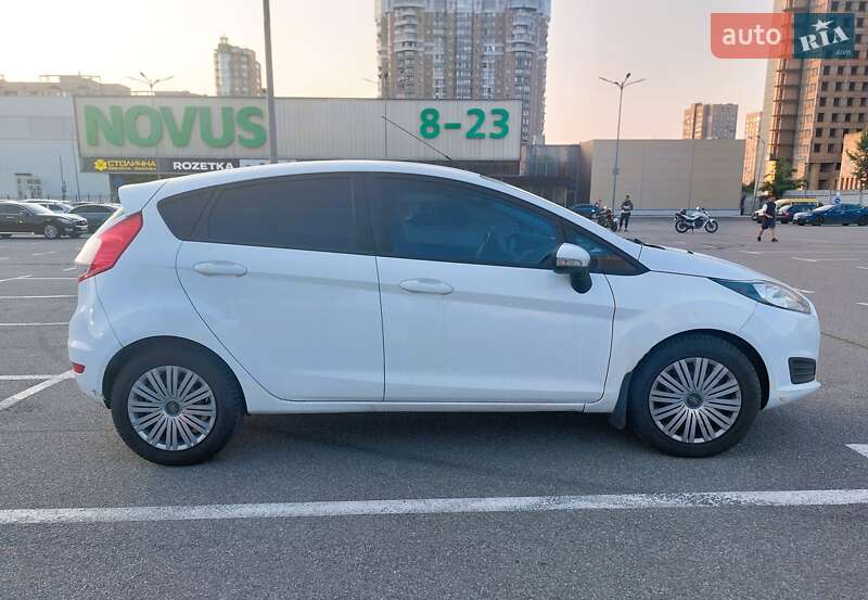 Хэтчбек Ford Fiesta 2012 в Киеве