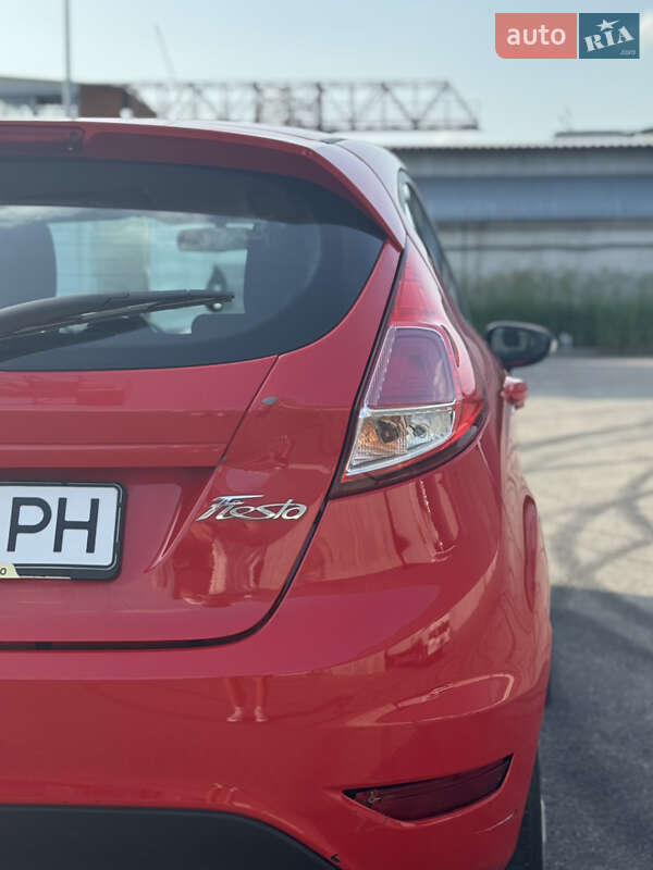 Хэтчбек Ford Fiesta 2016 в Киеве