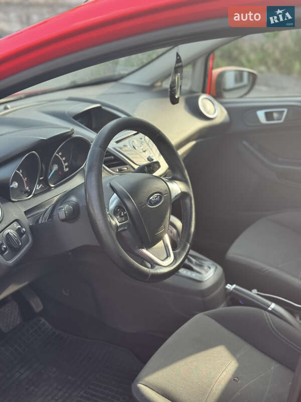 Хэтчбек Ford Fiesta 2016 в Киеве
