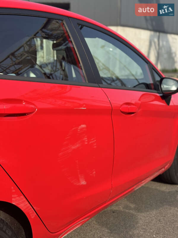 Хэтчбек Ford Fiesta 2016 в Киеве