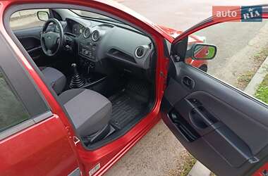 Хэтчбек Ford Fiesta 2006 в 