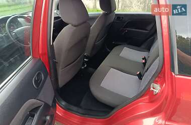 Хэтчбек Ford Fiesta 2006 в 