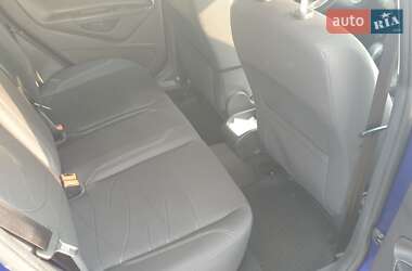 Хэтчбек Ford Fiesta 2015 в 