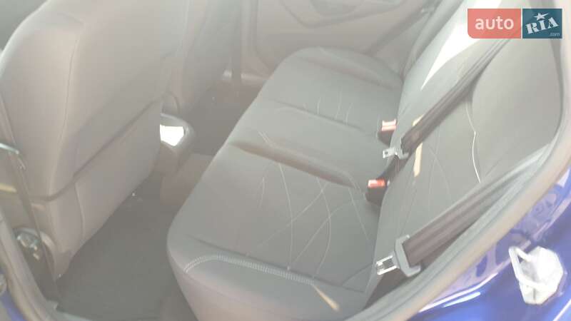 Хэтчбек Ford Fiesta 2015 в Киеве фото 10 Хэтчбек Ford Fiesta 2015 в Киеве