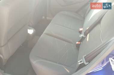 Хэтчбек Ford Fiesta 2015 в 